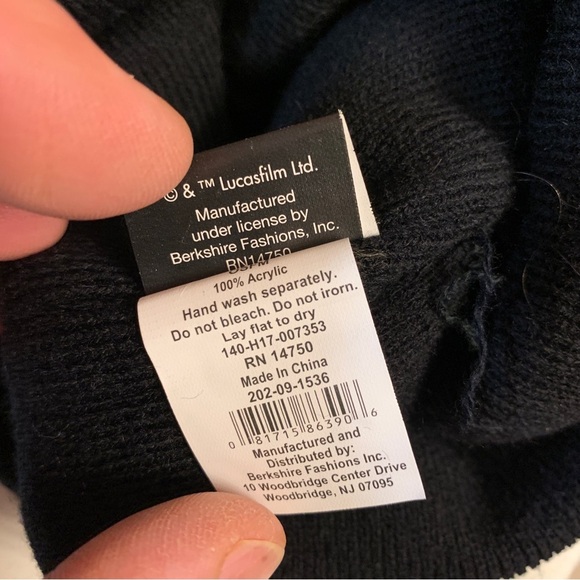 STAR WARS BERKSHIRE FASHIONS POM KNIT WINTER HAT BEANIE LucasFilm 100% Acrylic - Picture 4 of 4